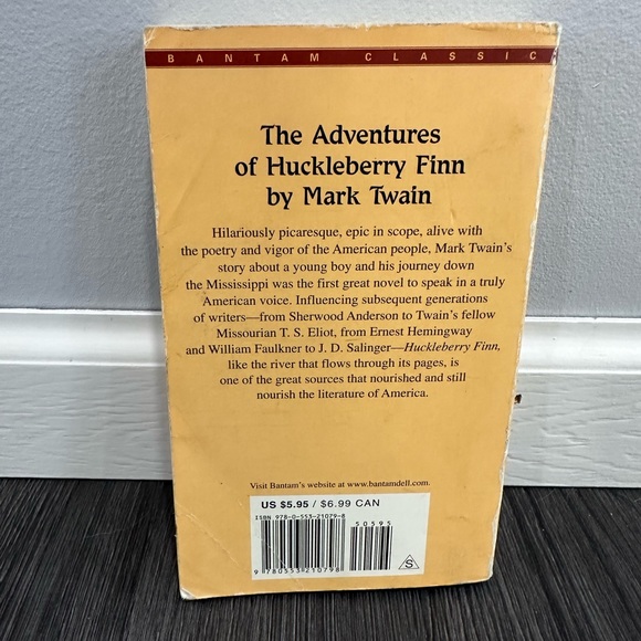 The adventures of huckleberry Finn paperback book - great condition - Picture 2 of 3